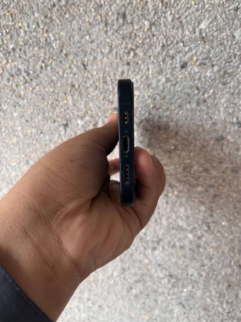 Apple iPhone 12 4