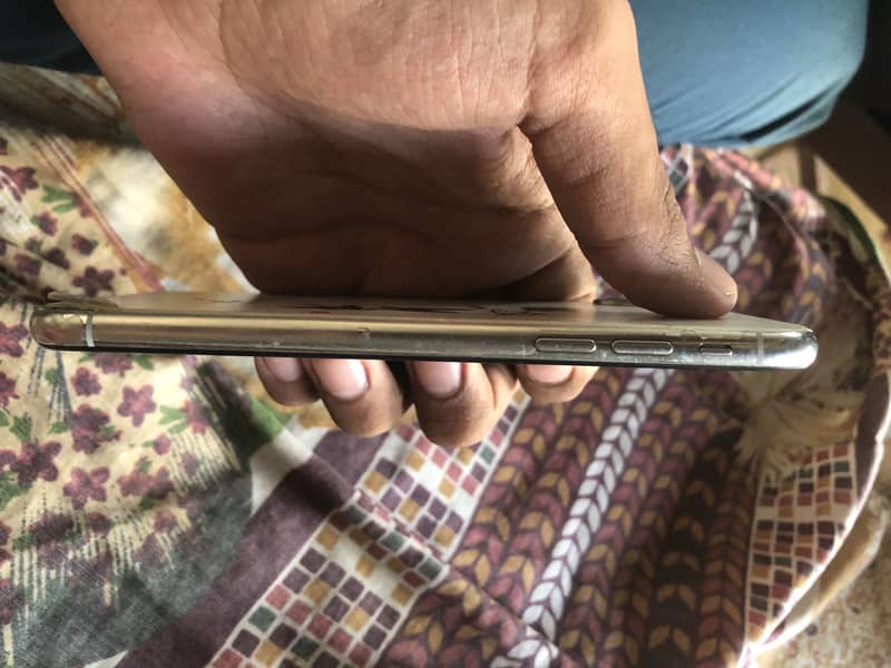 Apple iPhone X 3