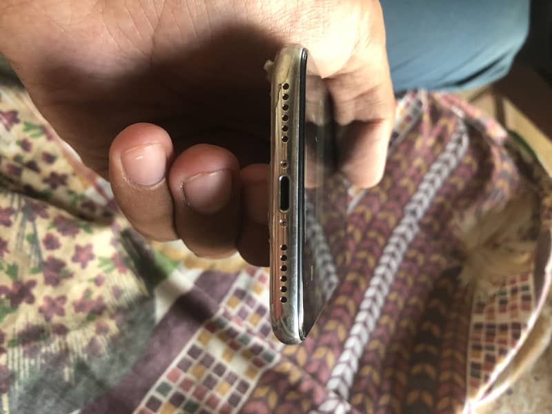 Apple iPhone X 4