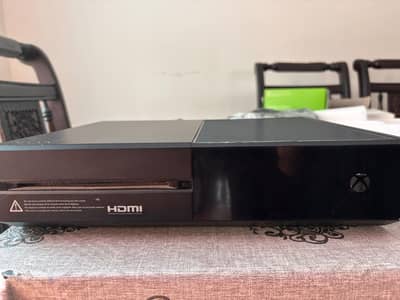 Xbox one 500GB ( two controllers )
