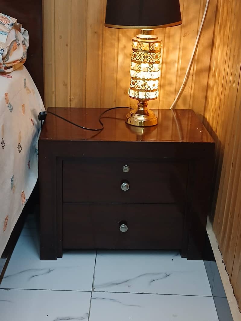 king Bed with two side tables dressing and mirror 2