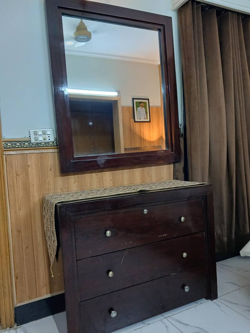 king Bed with two side tables dressing and mirror 3