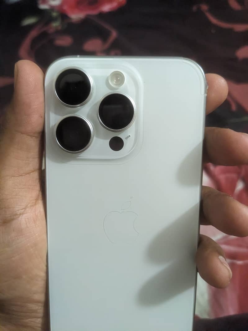 Apple iPhone 15 Pro 2