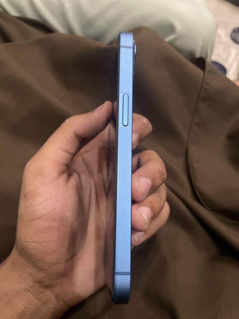Apple iPhone 13 2