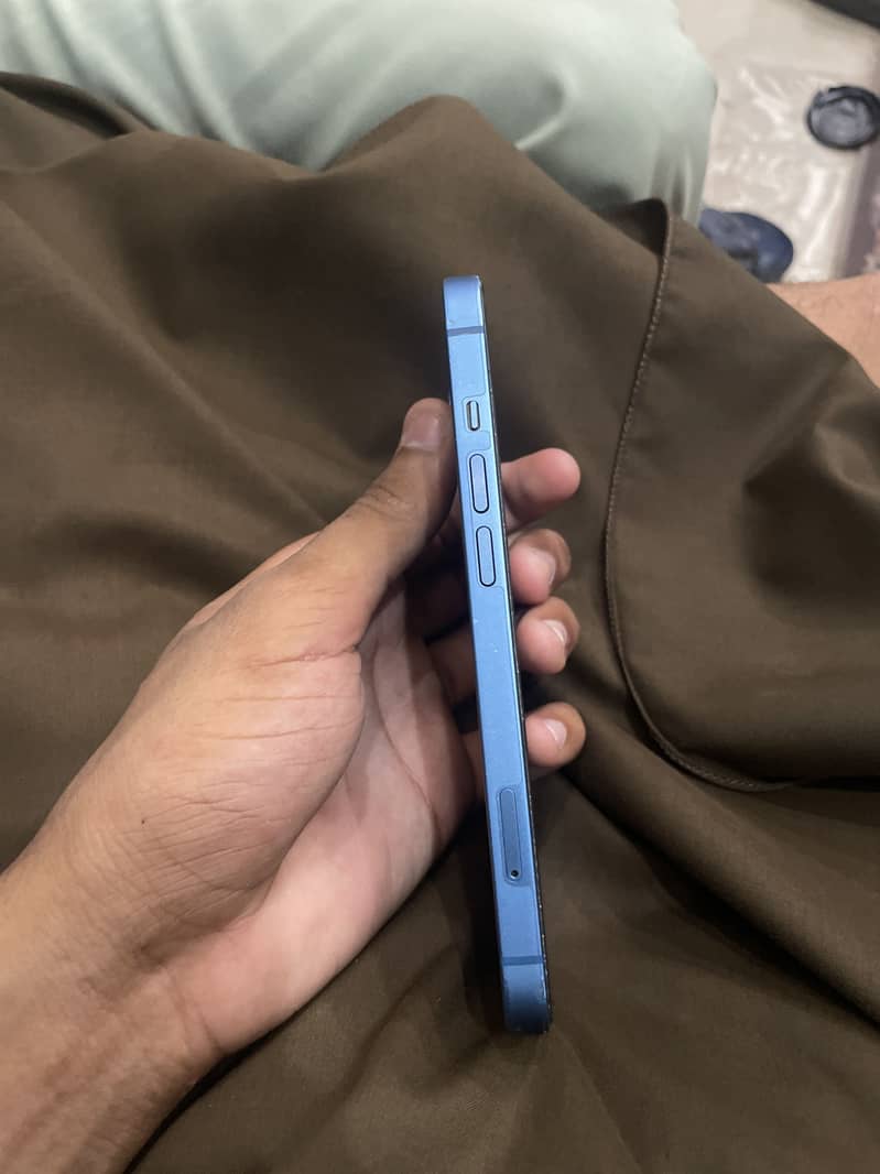 Apple iPhone 13 3
