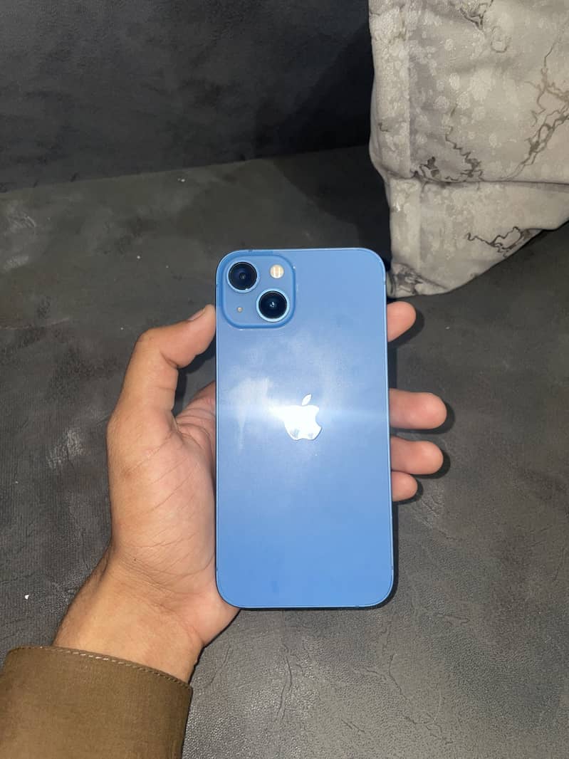 Apple iPhone 13 4