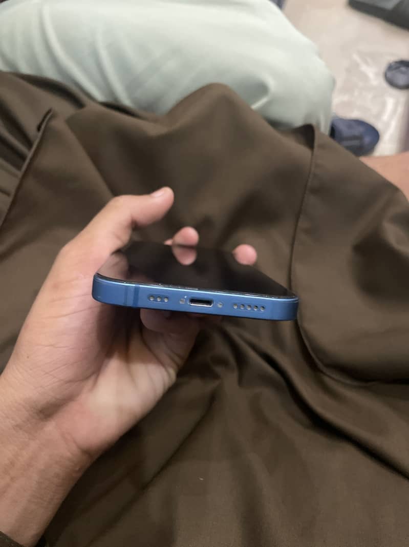 Apple iPhone 13 5