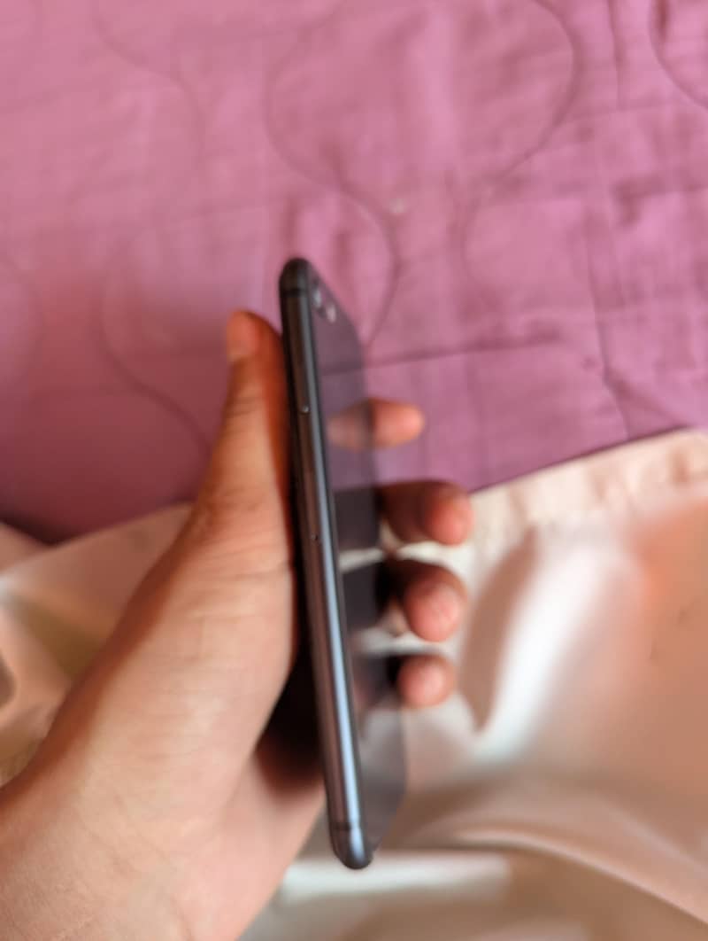 Apple iPhone 8 1