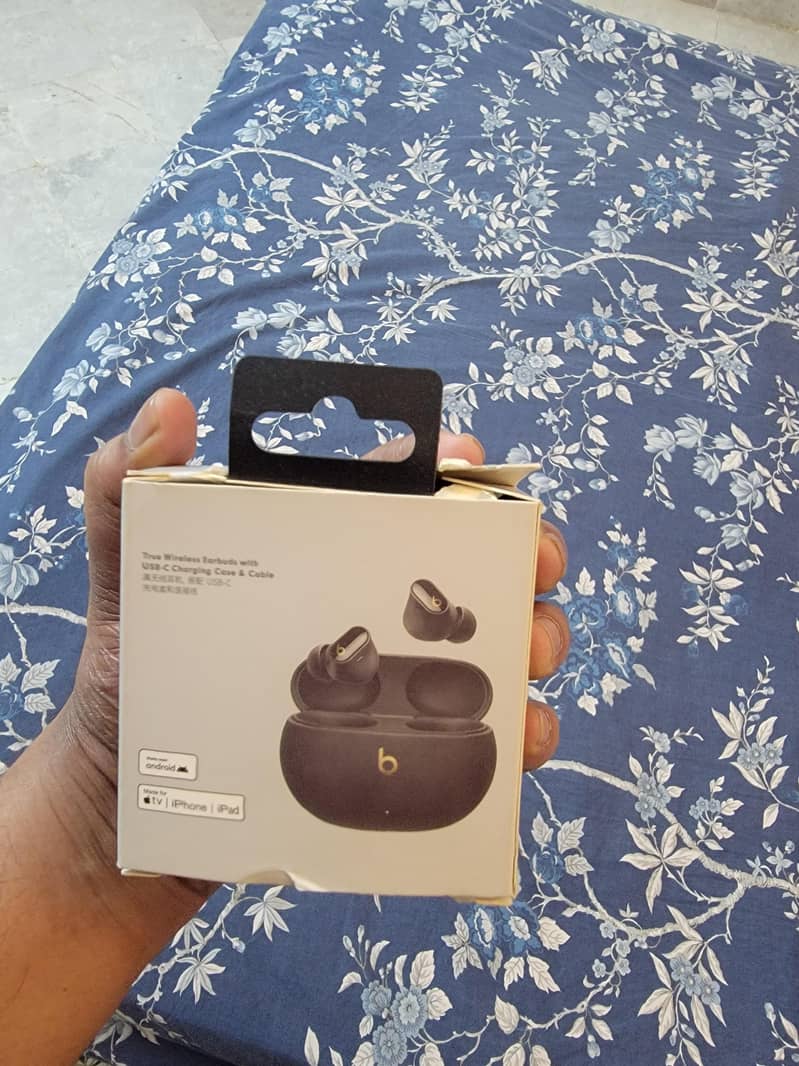 Beats studio buds + 1