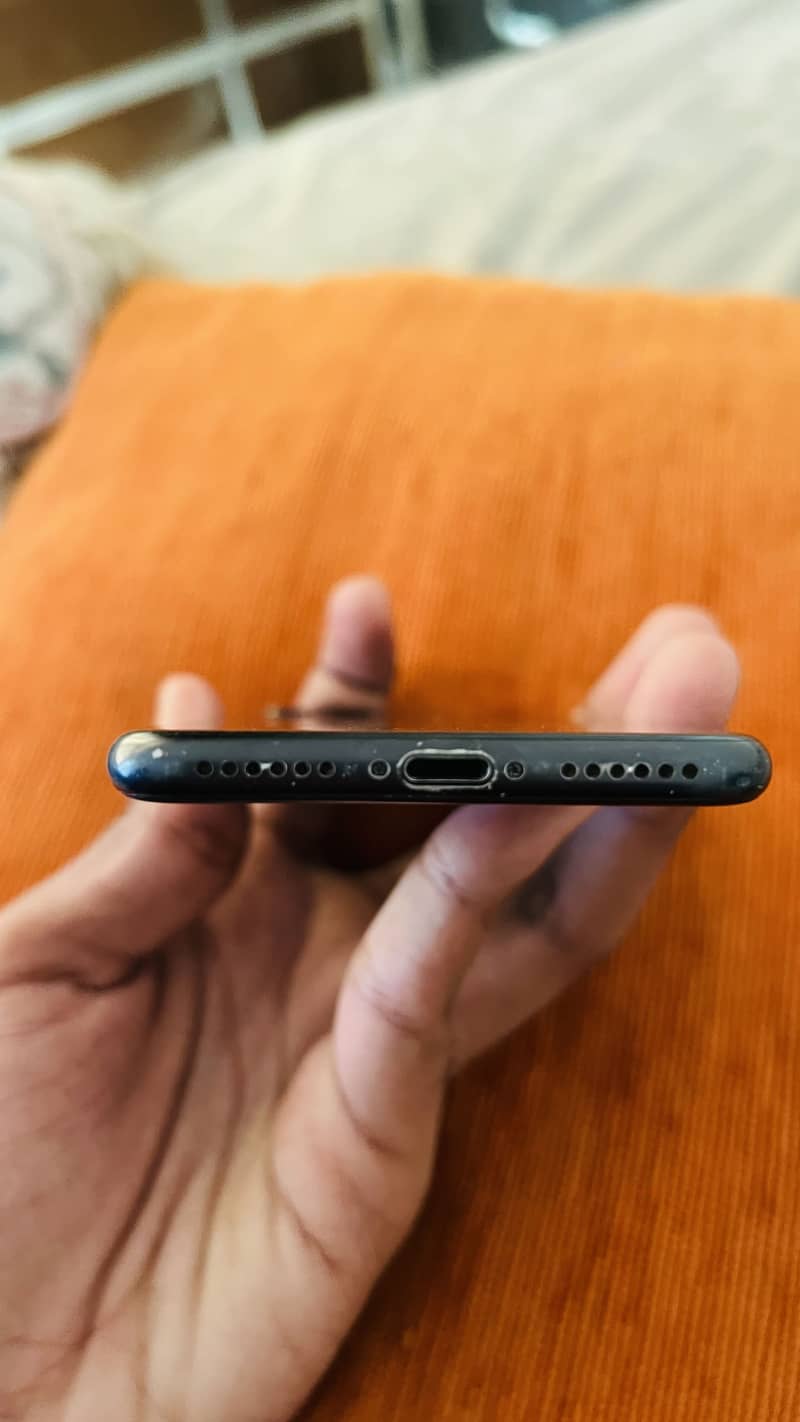 Apple iPhone 7 1