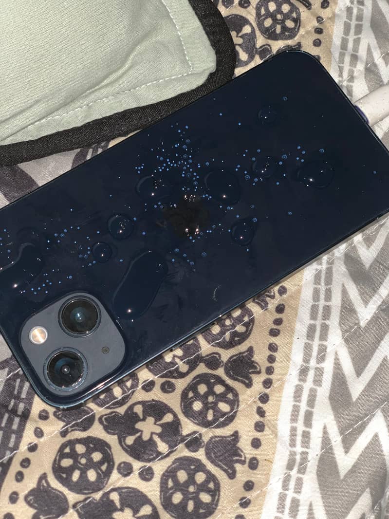 Apple iPhone 13 2