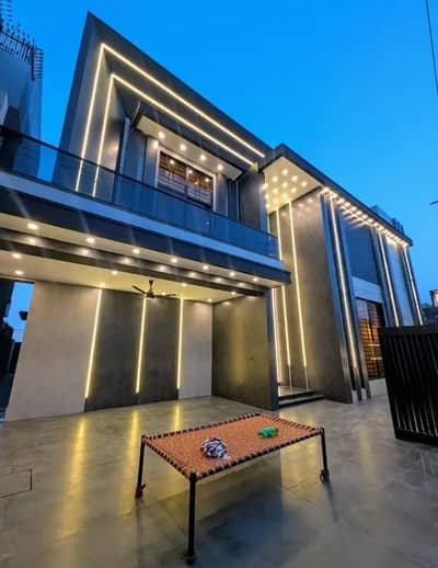 Luxurious 1 Kanal Brand New House For Sale