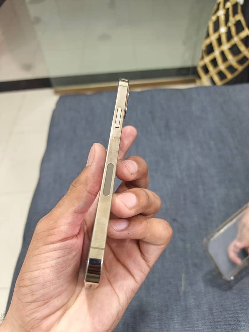 Apple iPhone 12 Pro 2