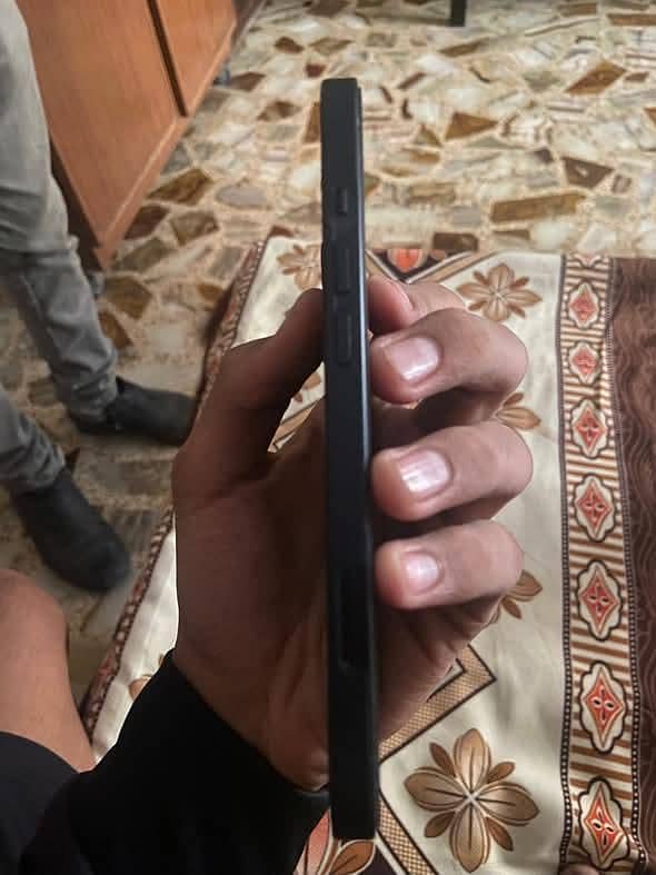 Apple iPhone 13 4