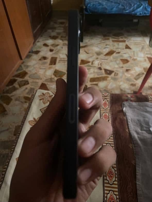 Apple iPhone 13 5