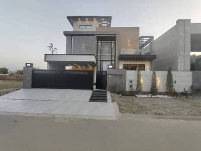 ULTRA-LUXURY NEW CONSTRUCTION | 1 KANAL CORNER/PARK-ADJACENT HOUSE FOR SALE IN LAKE CITY, LAHORE