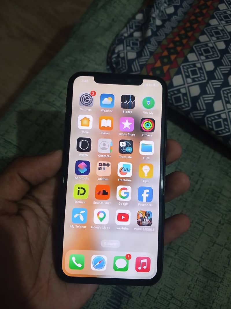 Apple iPhone X 3
