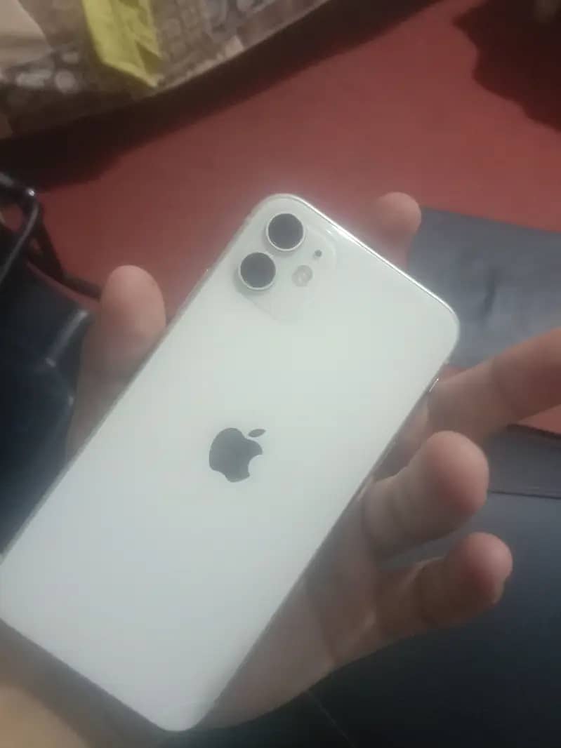 Apple iPhone 11 3