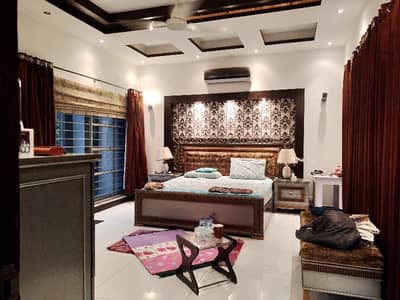 20 Marla Facing Park 5 Years Old House For Sale 5 Beds 6 Bathroom 40 Feet Road