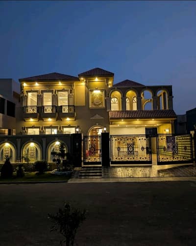 PRIME LOCATION: Valencia Town, Lahore SPECIFICATIONS: 1 Kanal (20 Marla) | 5 Master Beds  DEMAND: PKR 820 LAC (8.2 Crore)