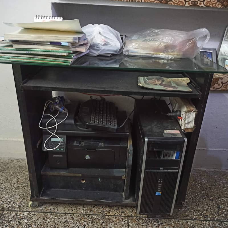 used computer/study table  کمپیوٹر سٹڈی ٹیبل 1