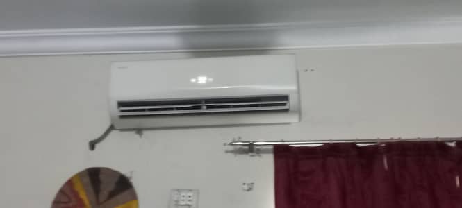 Gree 1 Ton Inverter Ac 2 season used