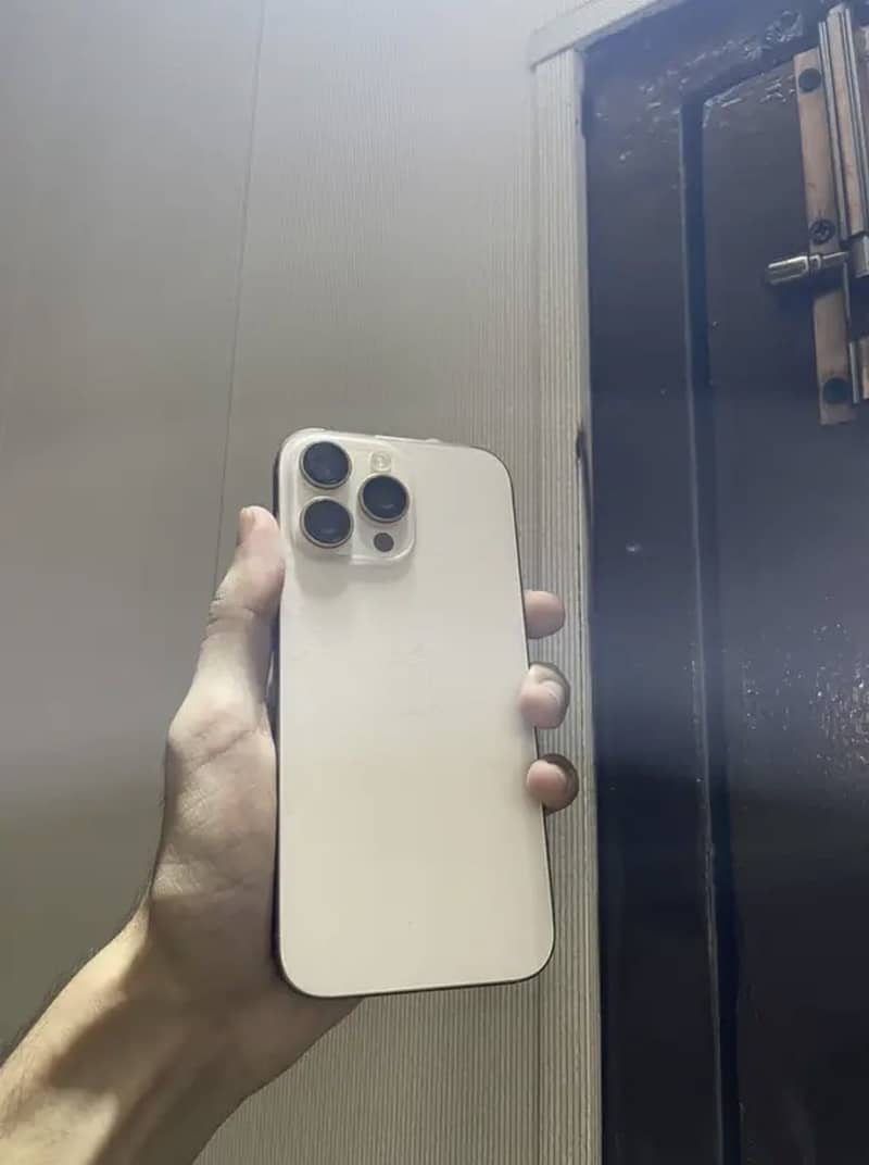 Apple iPhone 16 Pro Max 0