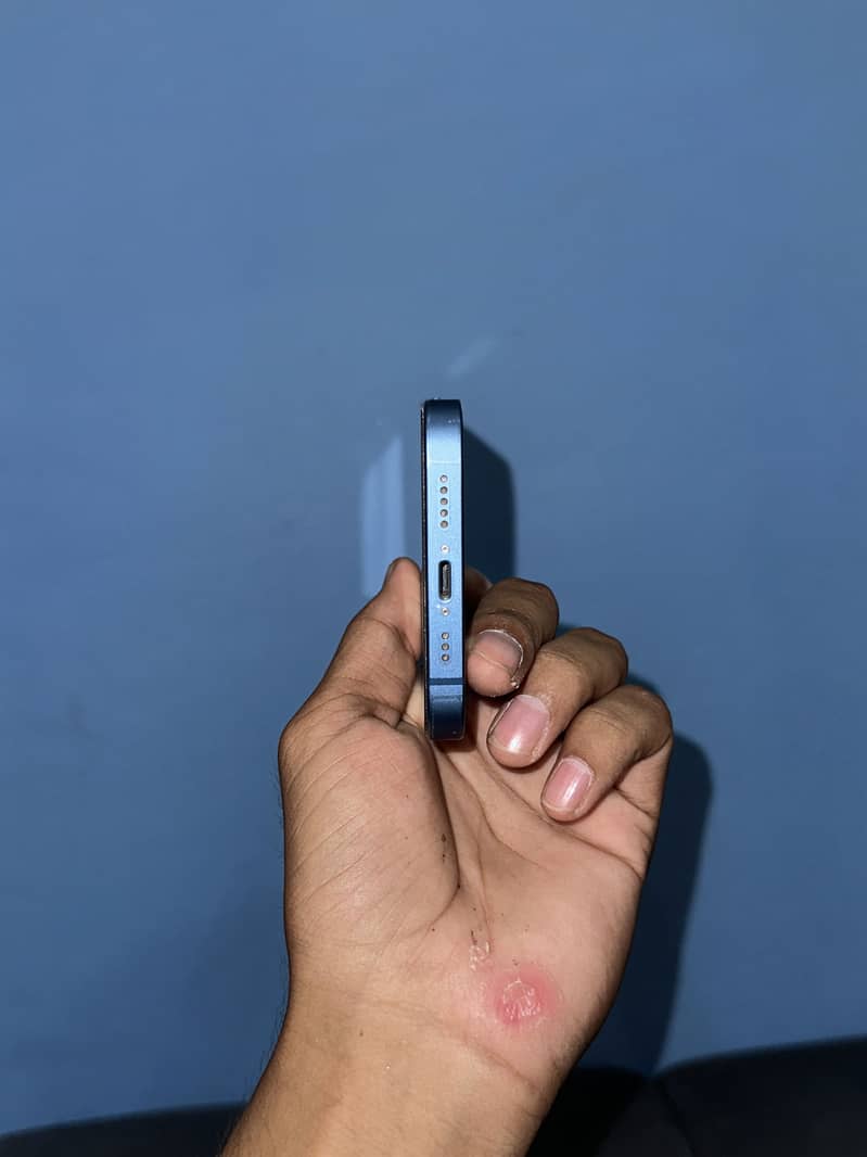 Apple iPhone 13 5