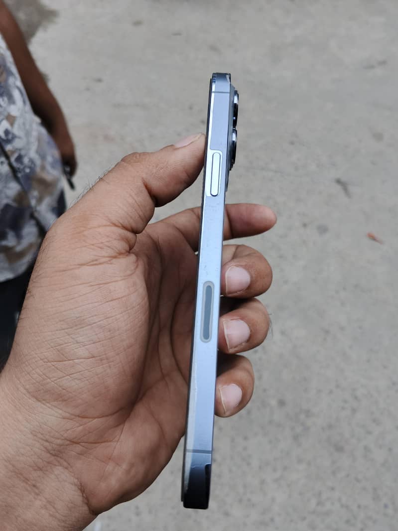 Apple iPhone 13 Pro Max 1