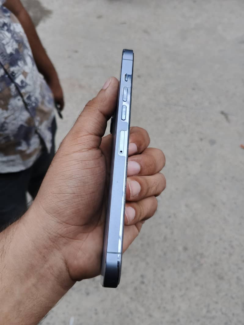 Apple iPhone 13 Pro Max 2