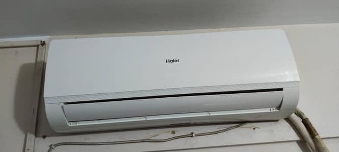 Air Conditioner Of Haier 1.5 Ton Without Inverter Used