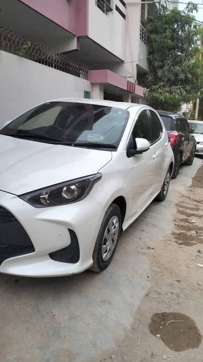 Toyota Yaris 2022 reg 2025 pearl white