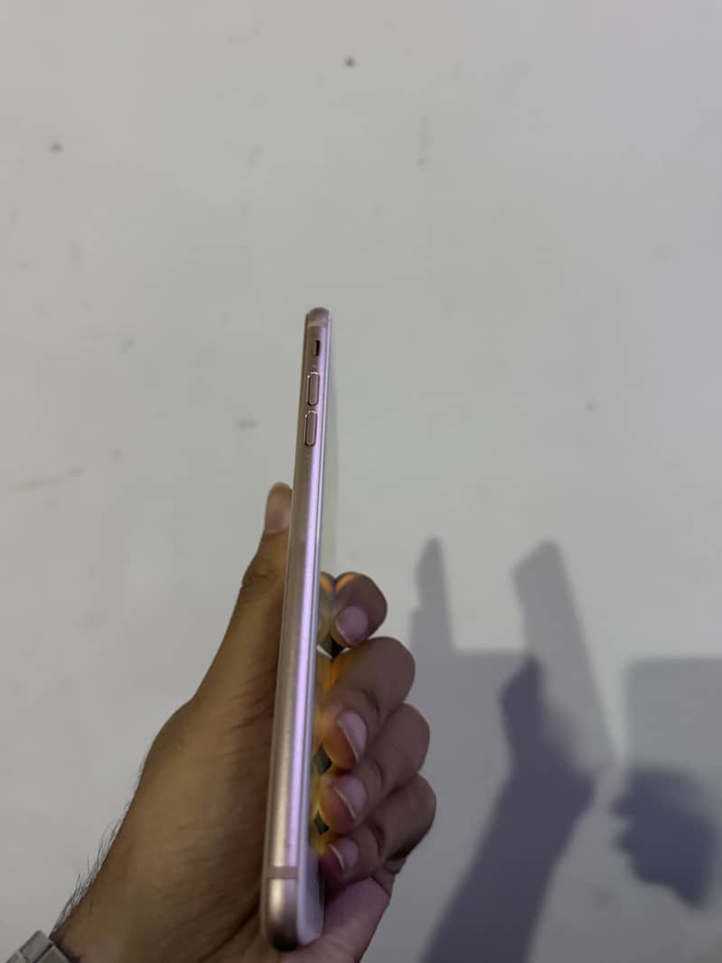 Apple iPhone 8 Plus 4