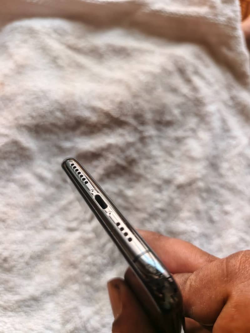 Apple iPhone XS Max 5