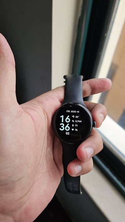 Google Pixel Watch (1st Gen) - Matte Black (Wi-Fi)