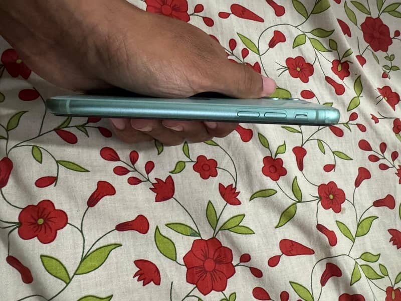 Apple iPhone 11 3