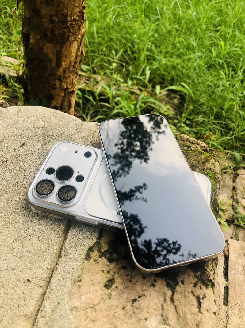 Apple iPhone 16 Pro 3