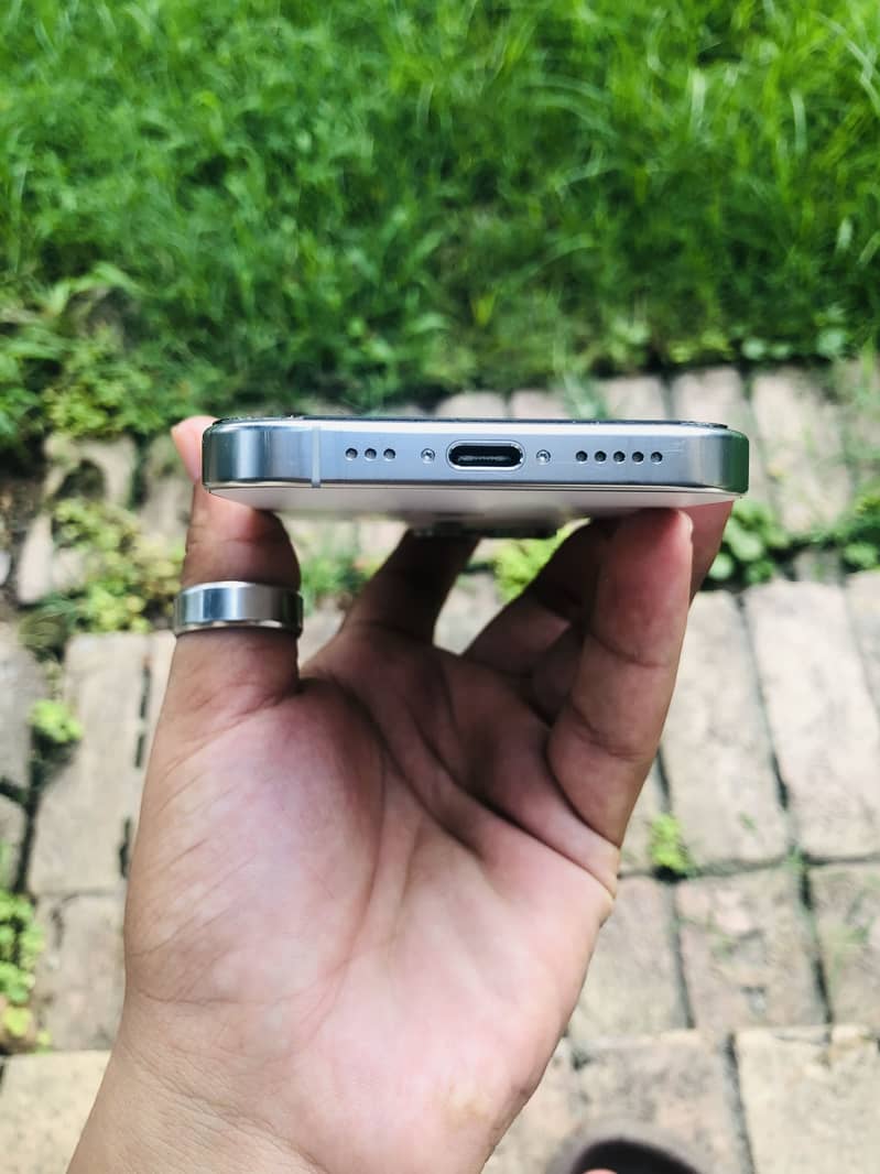 Apple iPhone 16 Pro 5