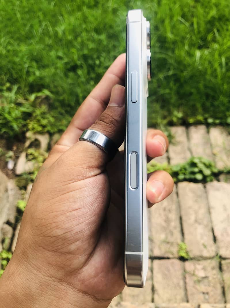 Apple iPhone 16 Pro 7