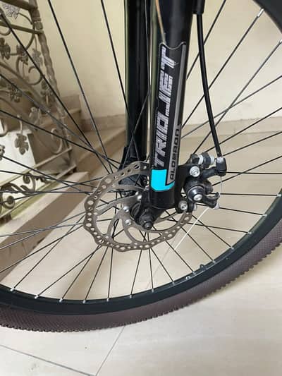 24 Inch 21-Speed Bicycle | Disc Brakes | Front Shocks | Like New