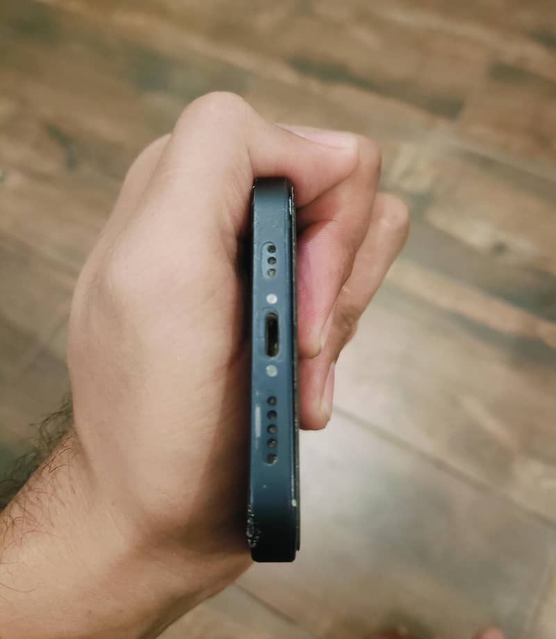 Apple iPhone 12 4