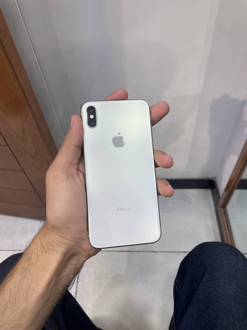 Apple iPhone XS Max 2