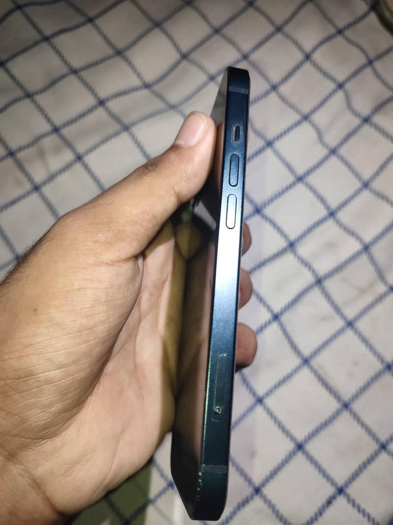 Apple iPhone 13 2