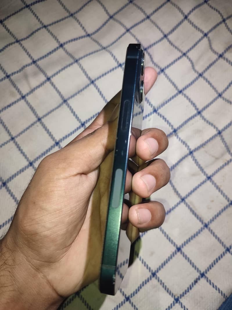 Apple iPhone 13 3