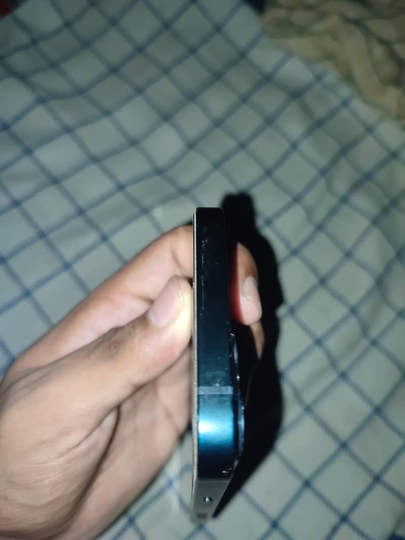 Apple iPhone 13 4