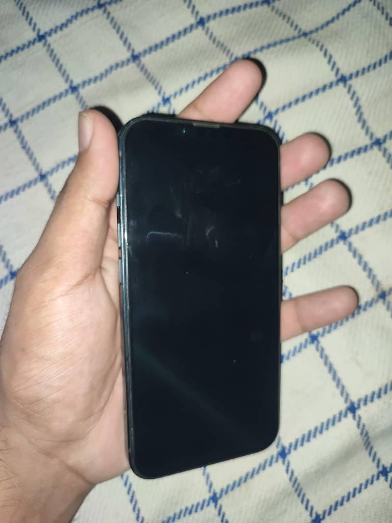 Apple iPhone 13 6