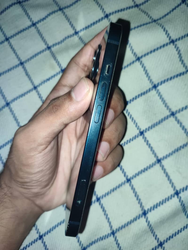 Apple iPhone 13 7