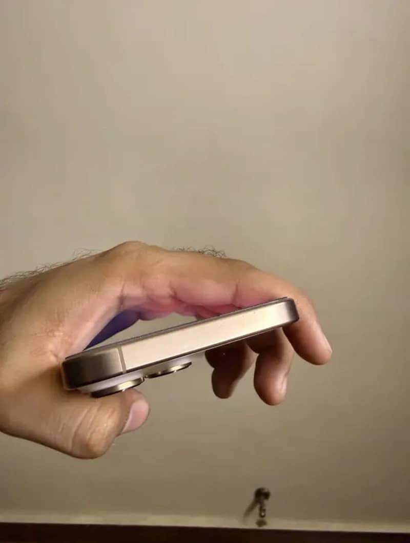 IPHONE 16 PRO MAX 3