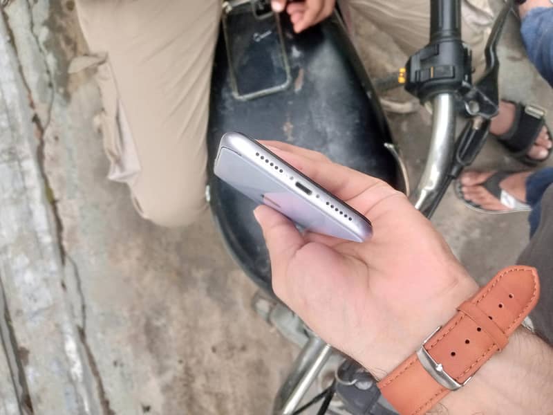 Apple iPhone 11 2