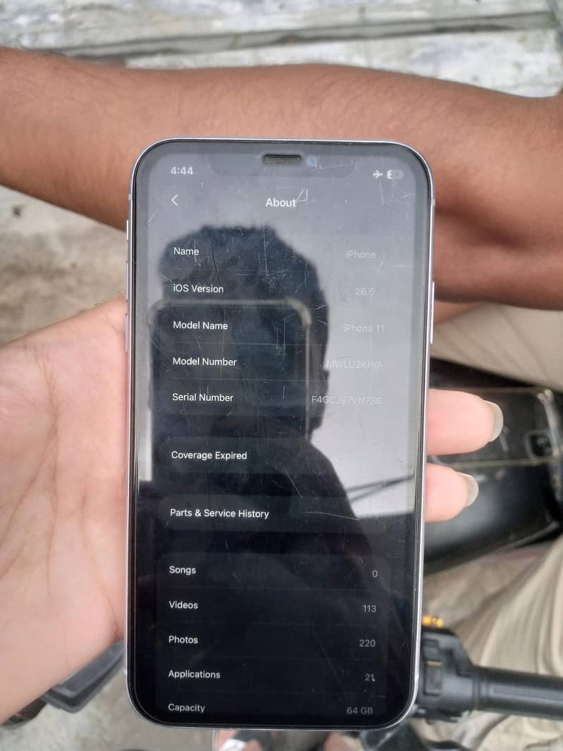 Apple iPhone 11 3